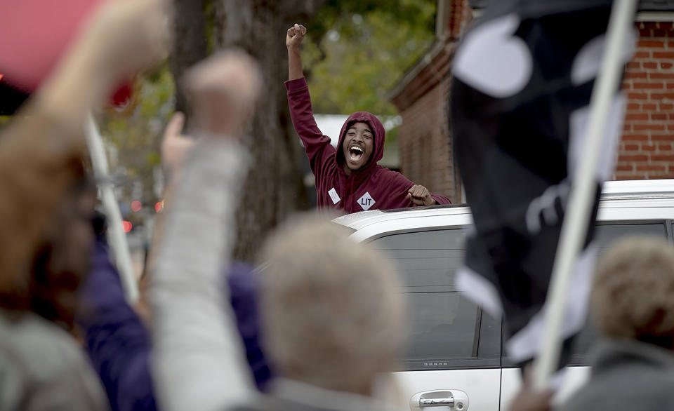 A man shows his support for protesters marching against the execution of Rodney Reed on Wednesday, Nov. 13, 2019, in Bastrop, Texas. Protesters rallied in support of Reed’s campaign to stop his scheduled Nov. 20 execution for the 1996 killing of a 19-year-old Stacy Stites. New evidence in the case has led a growing number of Texas legislators, religious leaders and celebrities to press Gov. Greg Abbott to intervene. (Nick Wagner/Austin American-Statesman via AP)