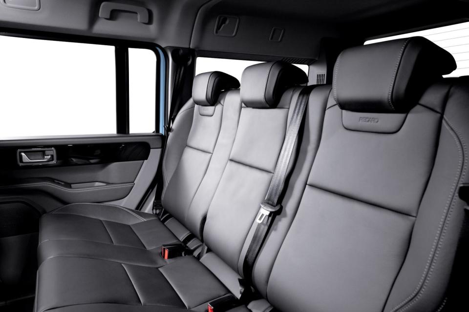 車室具備易於沖洗的抗水級內裝，Recaro座椅亦可提供良好支撐力與舒適性。