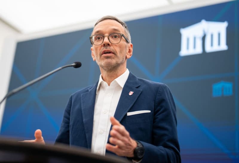 Leader of Austria's far-right Freedom Party (FPOe) Herbert Kickl speaks during a statement at the parliamentary inquiry into the "red-blue abuse of power" in Vienna. Georg Hochmuth/APA/dpa