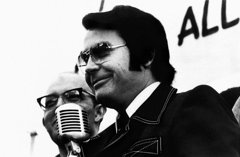 NON SPECIFIE - NON DATE: Portrait du Pasteur américain Jim Jones à l'origine du massacre de la communauté de Jonestown. (Photo by Michèle VIGNES/Gamma-Rapho via Getty Images)