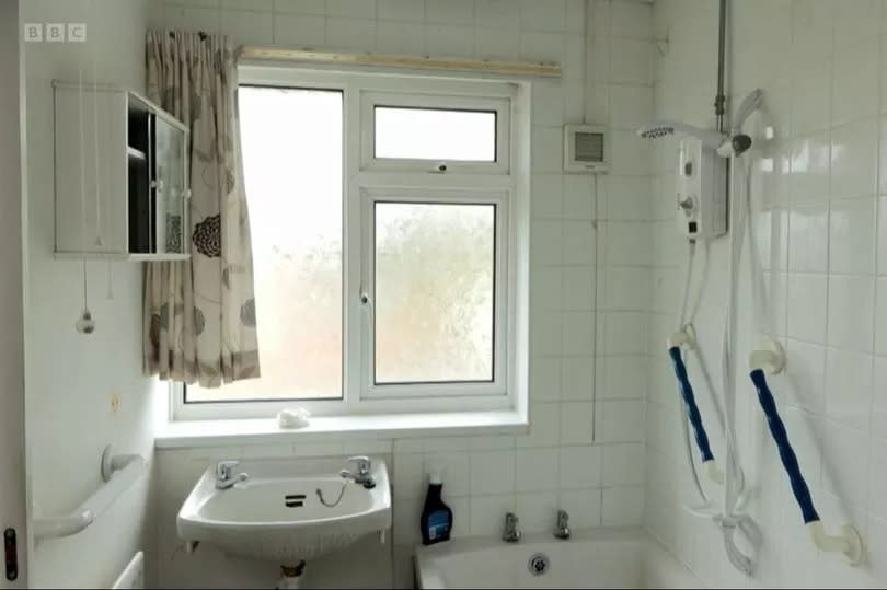The bathroom prior to renovation -Credit:BBC