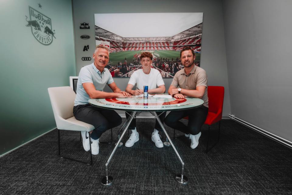 Valentin Sulzbacher signs contract until 2027