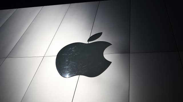 Apple To Report Quarterly Earnings