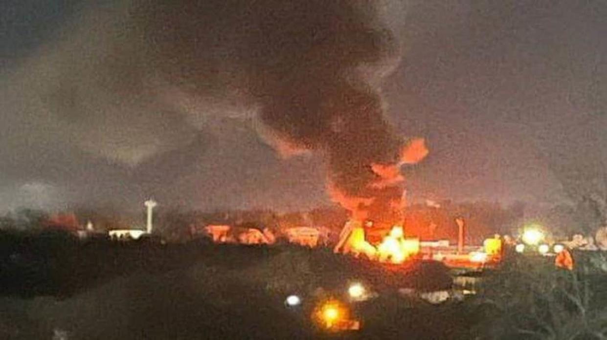 Fire at an oil depot in Russia’s city of Oryol, photo: Baza