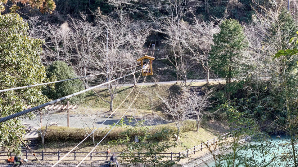 日本旅遊｜靜岡縣另類玩樂體驗「人力迷你小纜車」！全日本只剩2-3架 春天櫻花樹下拉繩索渡池