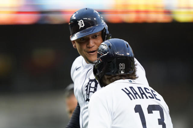 Miguel Cabrera hits 507th homer, Tigers beat Royals 2-1