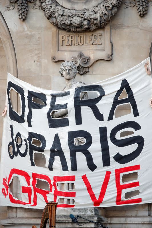 Paris Opera musicians perform against pension reform plans in Paris