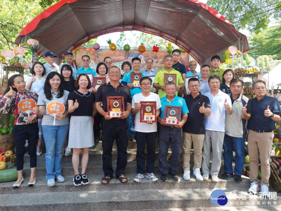 113年雲嘉南地區安全優質酪梨評鑑，嘉義縣共有10名農友獲選，包含2名亞軍、2名季軍及6名優等獎／嘉義縣府提供