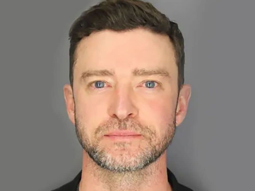 Aus Justin Timberlakes Mugshot wurde farbenfrohe Kunst in limitierter Auflage. (Bild: Sag Harbor Police Department via Getty Images)