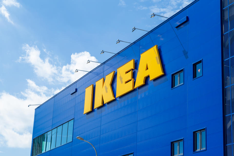 <p>El 14% de los españoles que compraron algún producto o servicio a través de Internet en el último año adquirieron algo en la web de Ikea, según una encuesta realizada por Statista. El gigante sueco dedicado a la fabricación y venta de muebles no solo cuenta con éxito en sus establecimientos. (Foto: Li Ge / VCG / Getty Images).</p> 