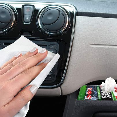 These easy-to-use dash wipes