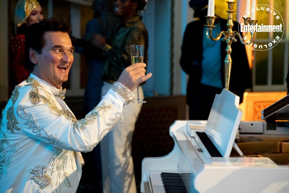 YOUNG ROCK -- "The People Need You" Episode 301 -- Pictured: (l-r) Pete Gardner as Liberace -- (Photo by: Katherine Bomboy/NBC)