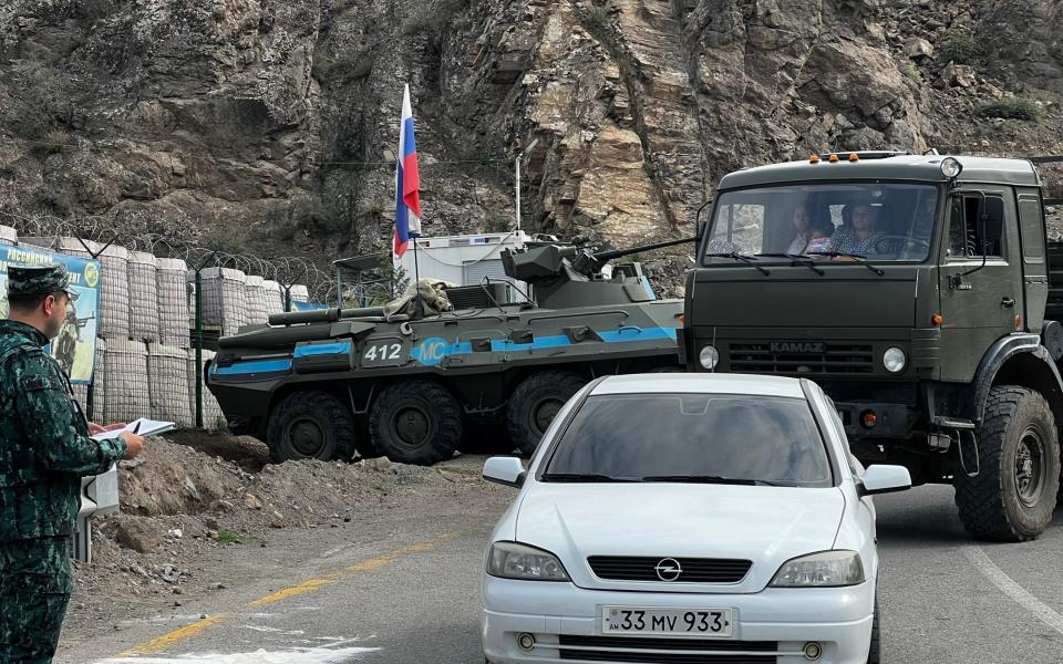 Das umstrittene Gebiet Berg-Karabach nahe der Stadt Stepanakert wurde vor einigen Wochen von Aserbaidschan überfallen