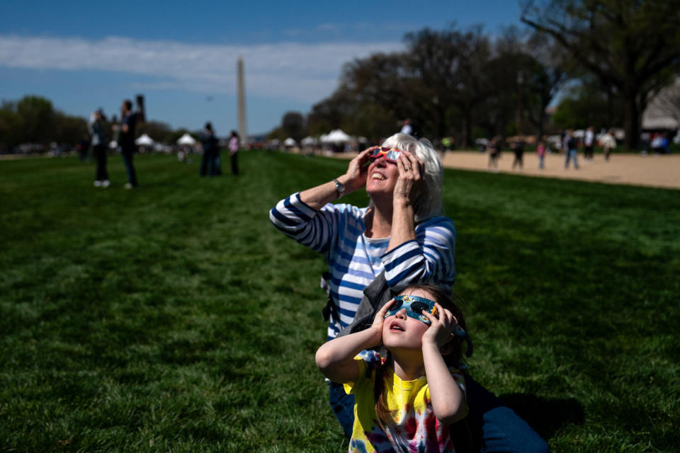 Washington DC erlebt eine partielle Sonnenfinsternis (Kent Nishimura/Getty Images)