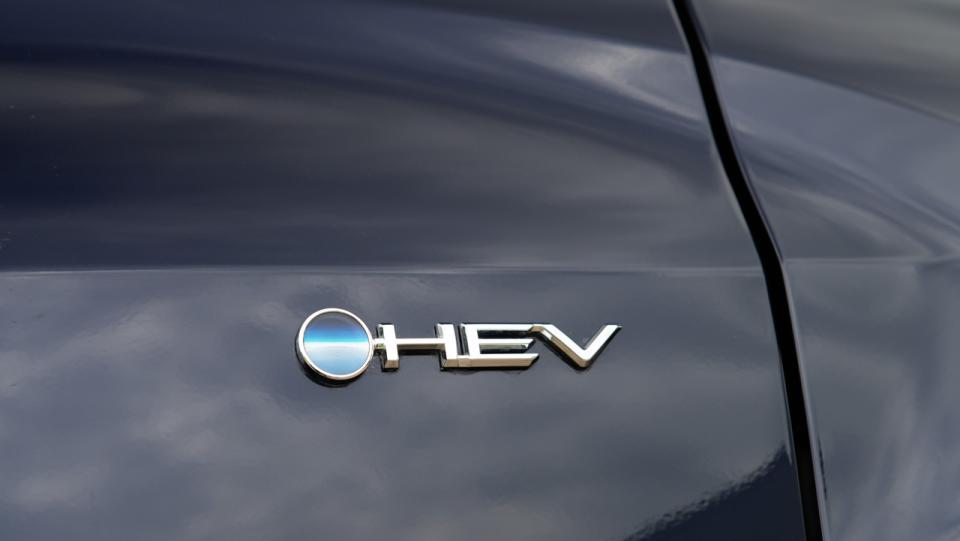 El nuevo logo que identifica a los vehículos electrificados de Toyota.