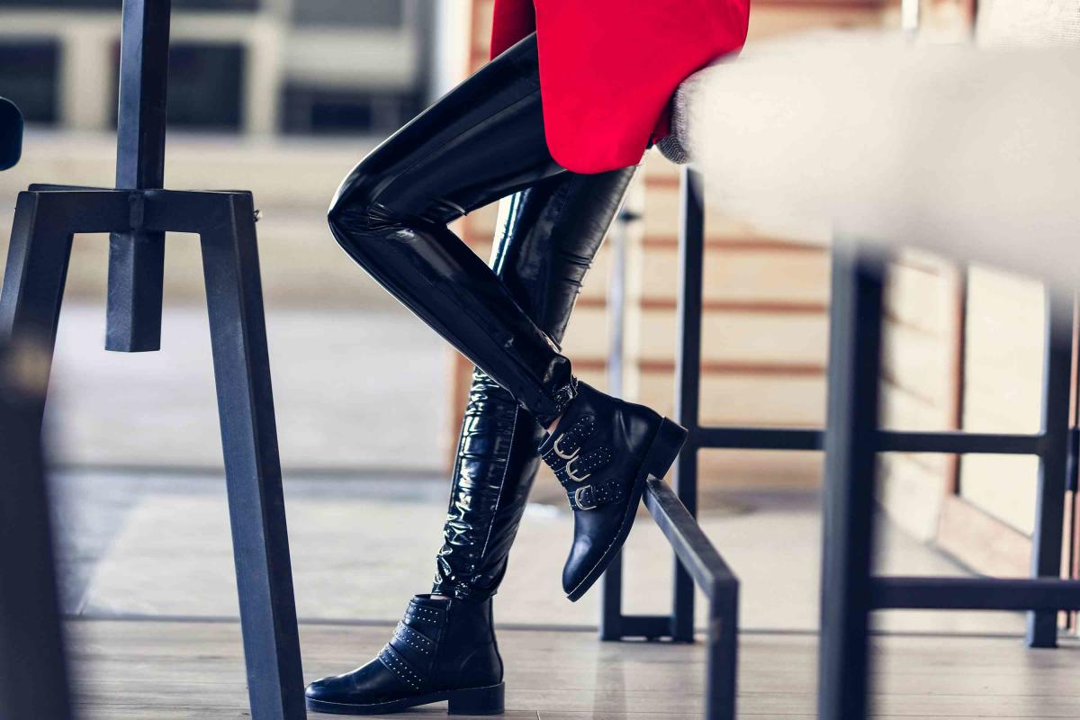 How to Wear Leggings: Stirrup Leggings Are the Comfy Fashion Trend to Try