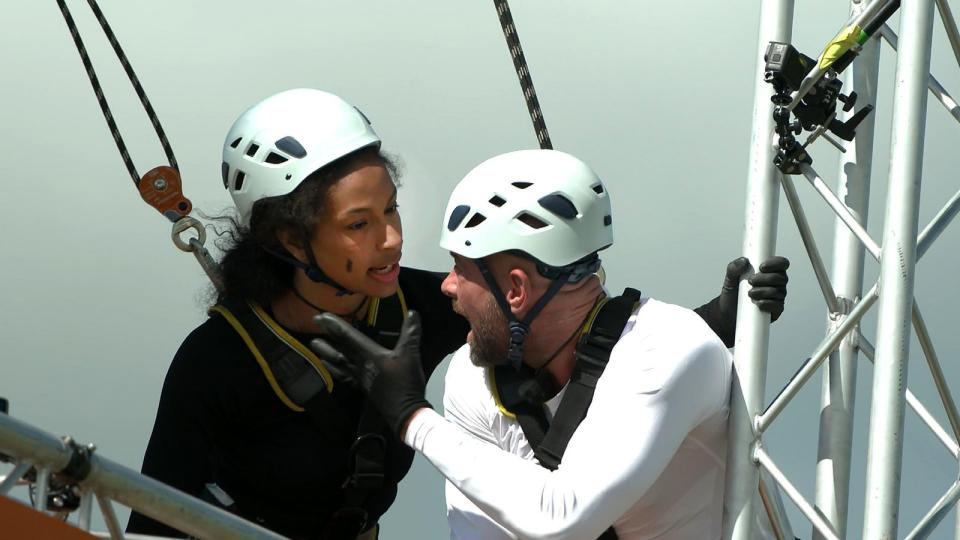 "Wäre besser, wenn einer von uns intelligenter wäre": Cecilia Asoro und Markus Kok stießen beim Höhenluftspiel "Spinnenetz" an ihre Grenzen. (Bild: RTL / Seapoint)