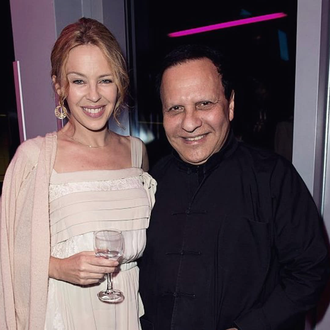 Kylie Minogue veröffentlichte auf ihrem Instagram-Account das Foto von sich und Modedesigner Azzedine Alaïa. (Bild: Instagram/ kylieminogue)