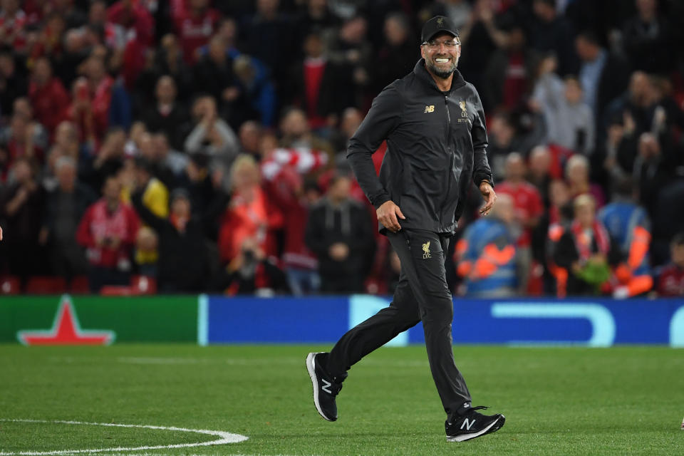 <p>Après le coup de sifflet final, Jurgen Klopp s’est offert un petit footing. Le sourire et les dents blanches étaient de sortie. (crédit Getty) </p>