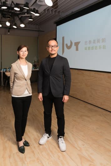 忠泰基金會執行長李彥良（右）與忠泰美術館總監黃姍姍（左）。（© 忠泰美術館）