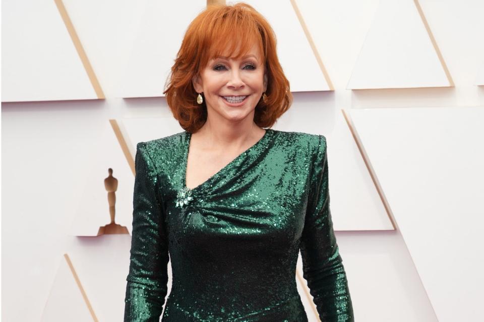 HOLLYWOOD, CALIFORNIA - MARCH 27: Reba McEntire attends the 94th Annual Academy Awards at Hollywood and Highland on March 27, 2022 in Hollywood, California. (Photo by Kevin Mazur/WireImage)