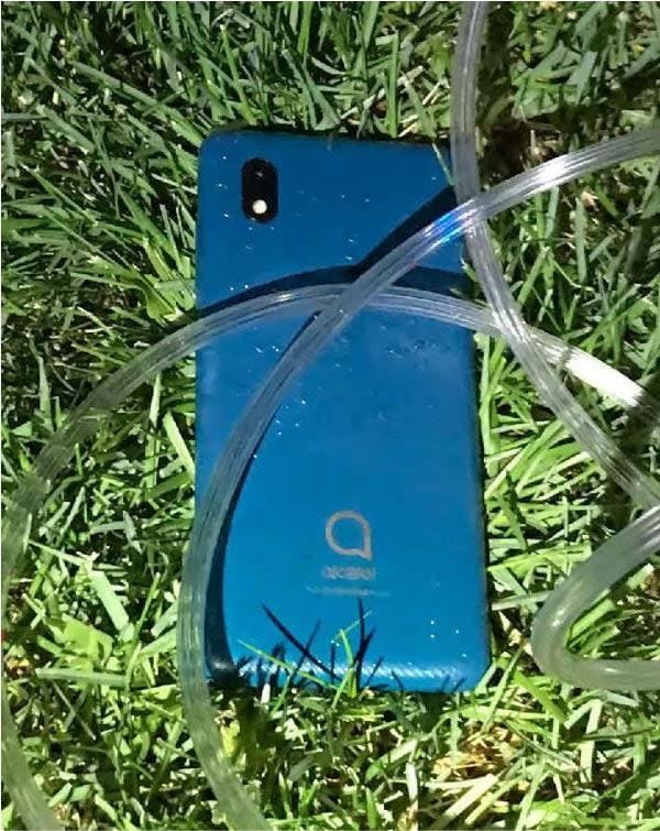 A photo of the phone that Steven Nguyen was carrying the night he was killed is included in the ASIRT report investigating his death.
