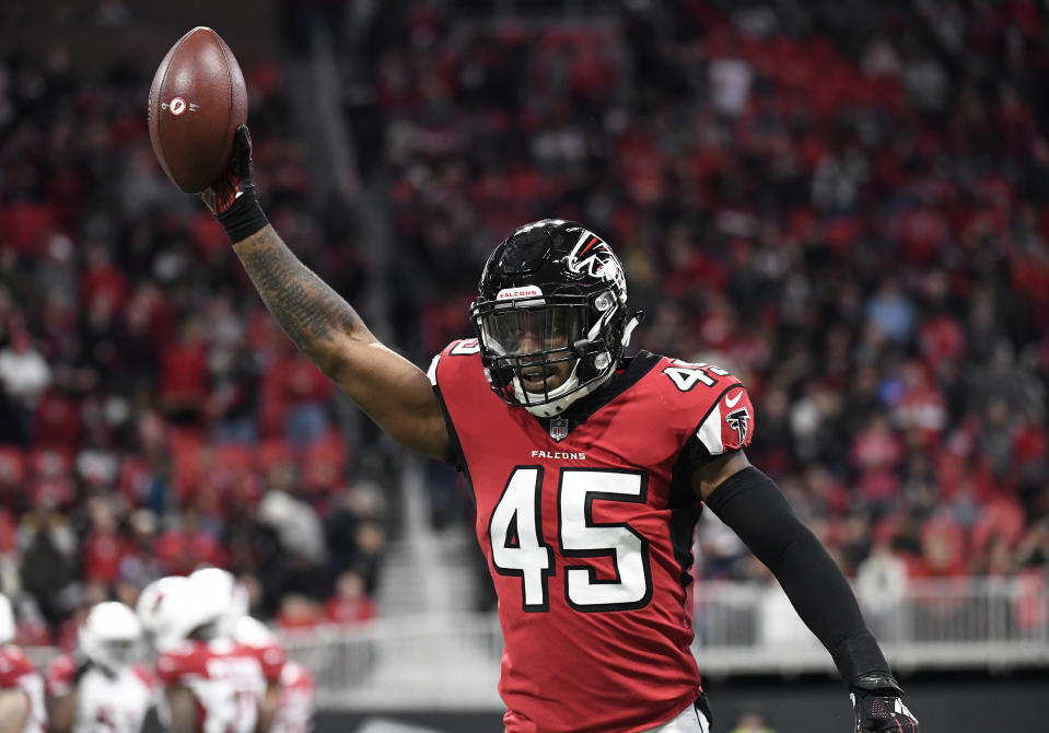 The Atlanta Falcons and linebacker Deion Jones agreed to a 4-year contract extension on Wednesday. (AP)