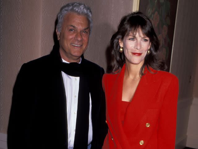 <p>Jim Smeal/Ron Galella Collection/Getty</p> Jamie Lee Curtis with her dad Tony Curtis.