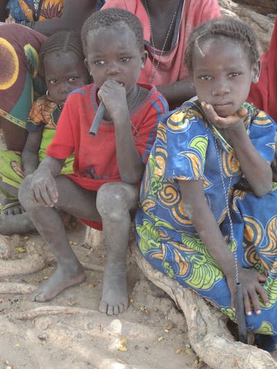 Tools like filtration straws, the black tubes being held by these children in the north-central African country of Chad, can prevent Guinea worm infection. <a href="https://commons.wikimedia.org/wiki/File:Preventing_Guinea_worm_disease_in_Chad_(34173755220).jpg#/media/File:Preventing_Guinea_worm_disease_in_Chad_(34173755220).jpg" rel="nofollow noopener" target="_blank" data-ylk="slk:CDC Global/Wikimedia Commons;elm:context_link;itc:0;sec:content-canvas" class="link ">CDC Global/Wikimedia Commons</a>, <a href="http://creativecommons.org/licenses/by/4.0/" rel="nofollow noopener" target="_blank" data-ylk="slk:CC BY;elm:context_link;itc:0;sec:content-canvas" class="link ">CC BY</a>