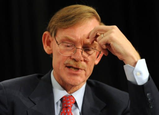 Robert Zoellick, president of the World Bank, addresses business and political leaders at the Asia Society's annual dinner in Sydney on August 14. Zoellick warned of a "new danger zone" ahead for global markets, saying investors had lost confidence in the economic leadership of several key countries