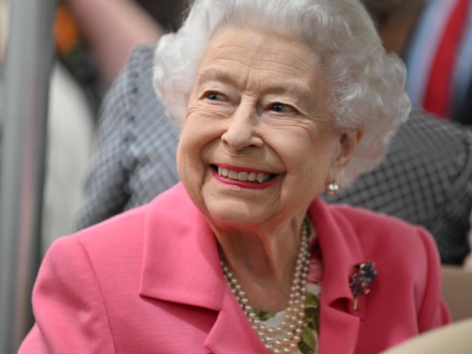 Queen Elizabeth II. strahlte bei der Chelsea Flower Show in London über das ganze Gesicht. (Bild: imago images/i Images)