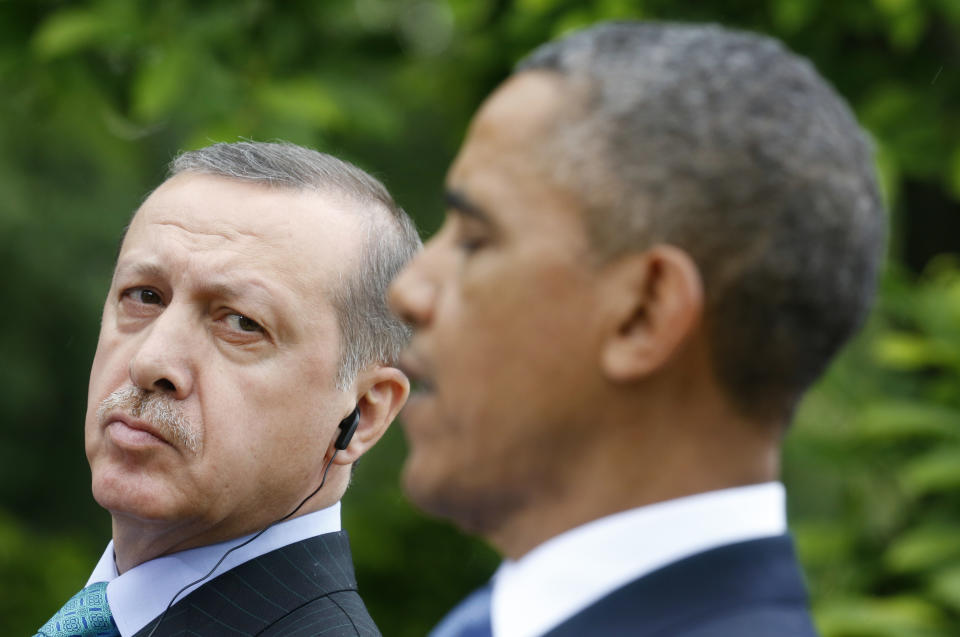 Obama ha trovato il leader turco "cordiale e generalmente attento alle mie richieste". L'ex presidente degli Stati Uniti ha però aggiunto: "Sapevo che il suo attaccamento alla democrazia sarebbe durato solo finché utile al suo potere". (REUTERS/Kevin Lamarque)