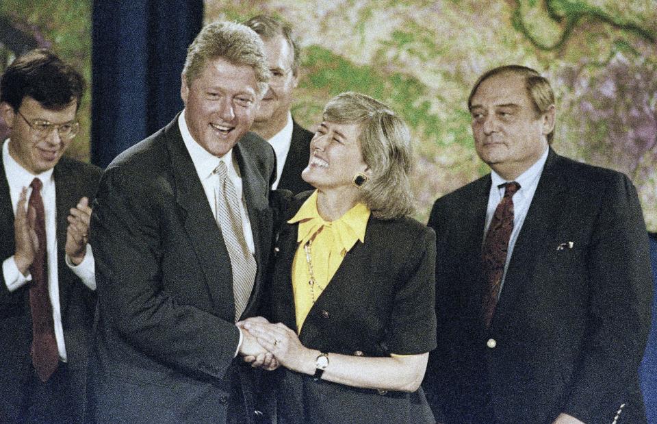 FILE - President Bill Clinton introduces Rep. Pat Schroeder, of Colorado, during a ceremony honoring community heroes from flood-afflicted states in St. Louis, on Aug. 12, 1993. Schroeder, a pioneer for women’s and family rights in Congress, has died at the age of 82. Schroeder's former press secretary, Andrea Camp, said Schroeder suffered a stroke recently and died Monday night, March 13, 2023, at a hospital in Florida, the state where she had been residing. (AP Photo/Stephan Savoia, File)