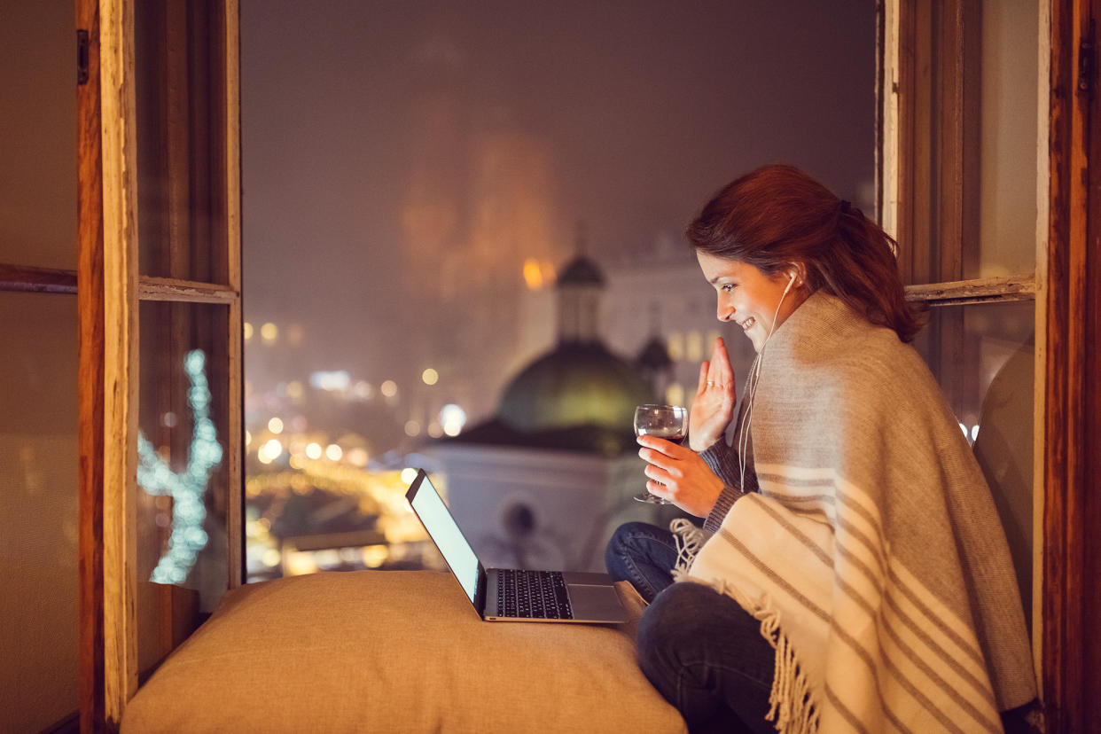 Singletons should keep dating virtually during coronavirus lockdown. (Getty Images)