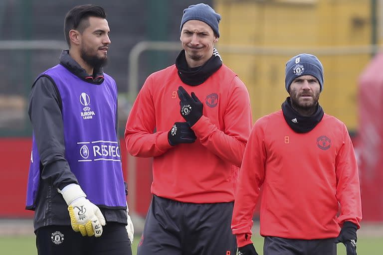 Sergio Romero con Zlatan Ibrahimovic, un compañero muy especial en Manchester United