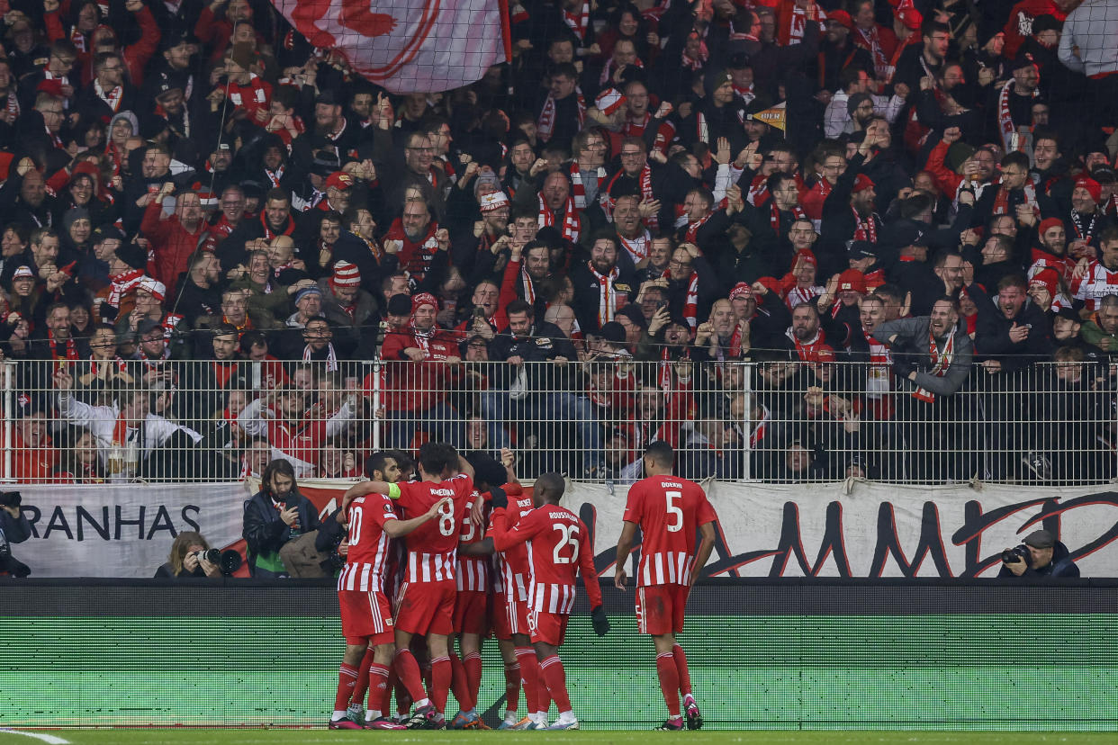 BERLIN, GERMANY - FEBRUARY 23: Josip Juranovic of 1. FC Union Berlin scores the 2-1 and celebrating his goal with teammates during the UEFA Europa League knockout round play-off leg two match between 1. FC Union Berlin and AFC Ajax at Stadion an der alten Försterei on February 23, 2023 in Berlin, Germany. (Photo by NESimages/Michael Bulder/DeFodi Images via Getty Images)