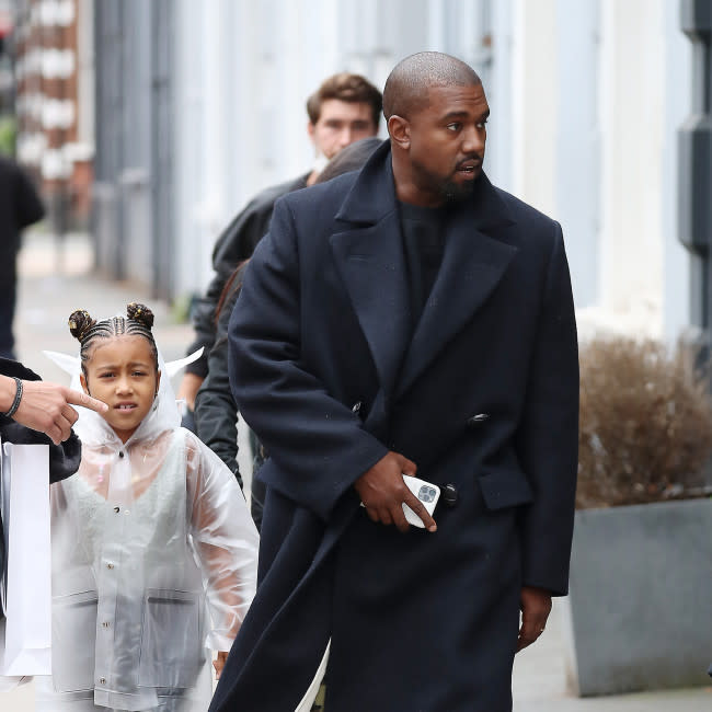Kanye West con su hija North credit:Bang Showbiz