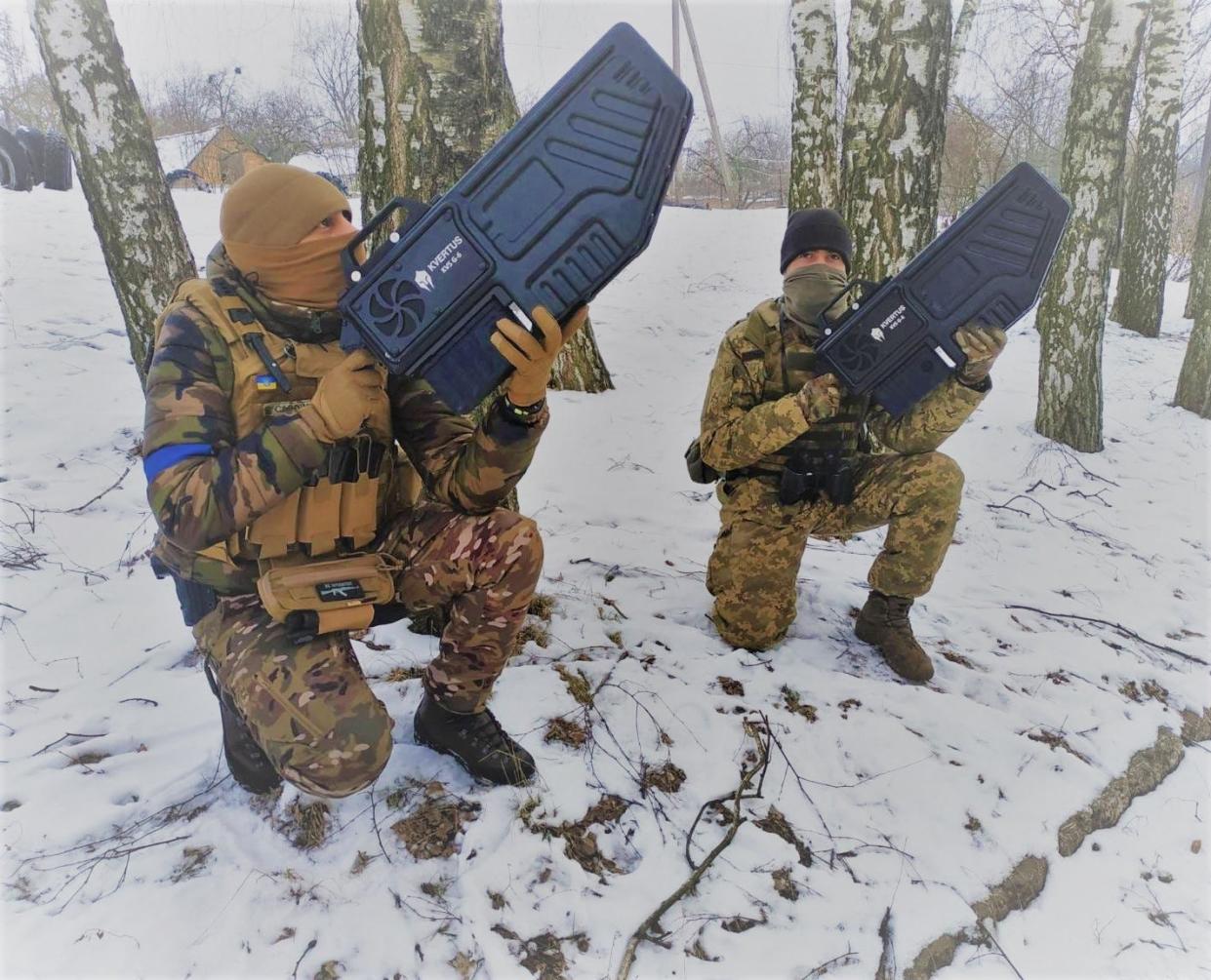 Ukrainian soldiers with the anti-drone KVS G-6, manufactured by Kvertus Technology.