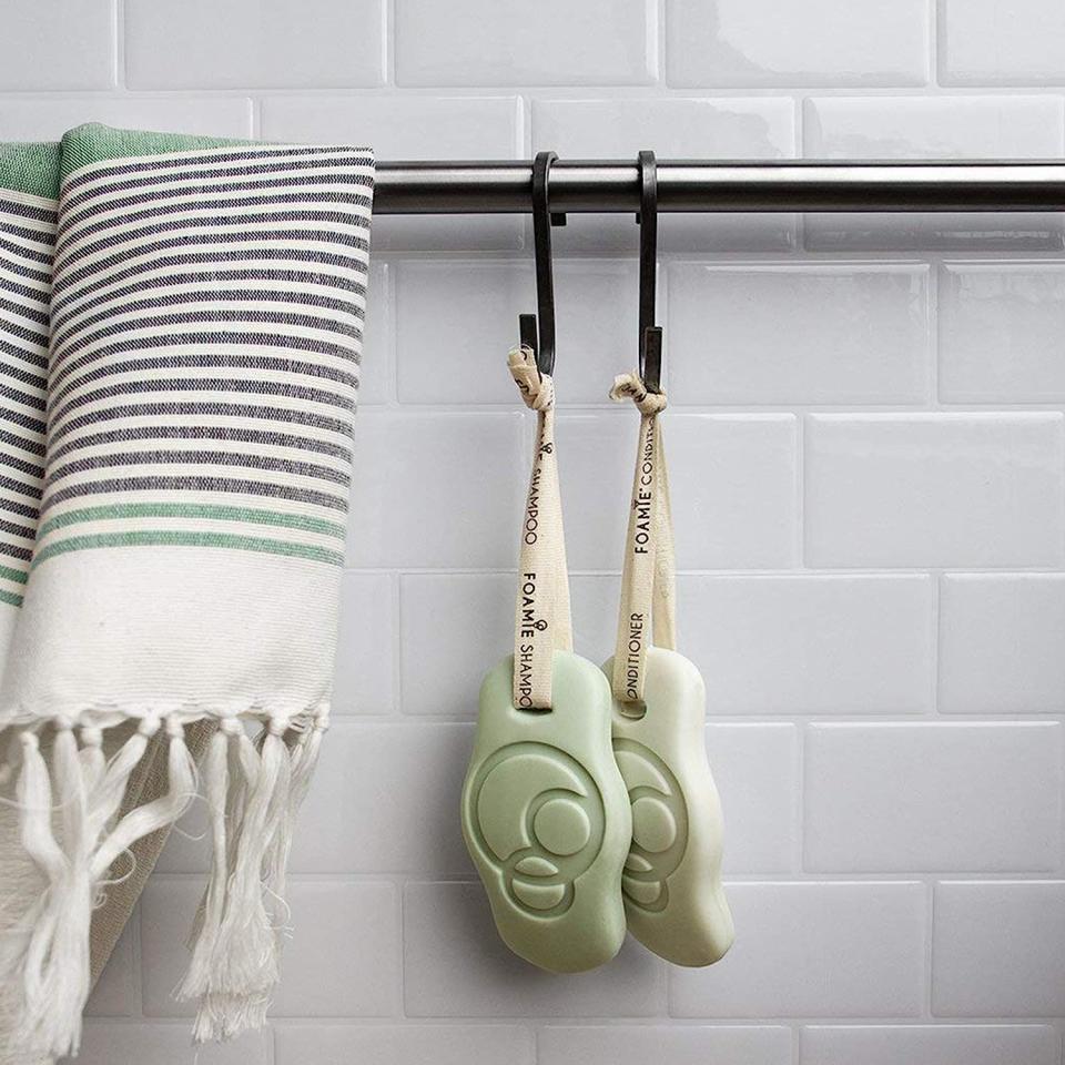 Une barre de shampoing solide classique permet d'effectuer entre 80 et 90 lavages.