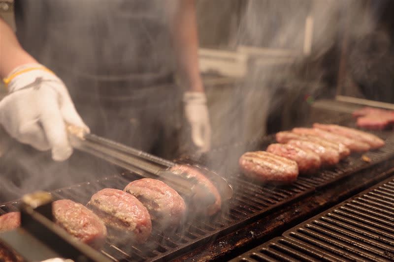 漢堡排‧嘉在潮美食公園開第二家分店。（圖／業者提供）