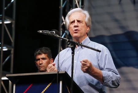 Tabare Vazquez, Presidential candidate for the ruling Frente Amplio, gives a speech to supporters in Montevideo October 26, 2014. REUTERS/Andres Stapff