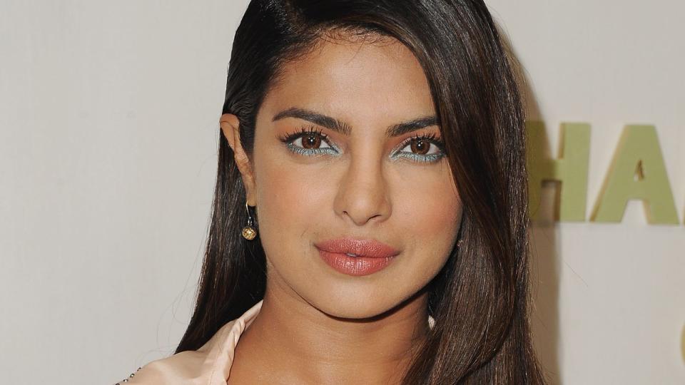 Priyanka Chopra wearing eye makeup looks brown eyes