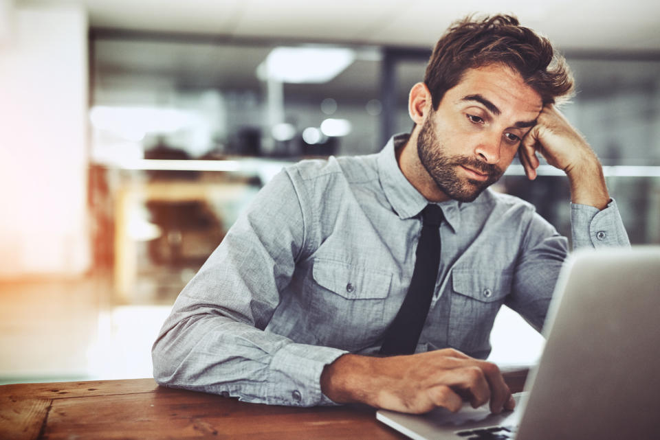 Para superar el estancamiento laboral, lo primero que debes hacer es reflexionar profundamente sobre lo que verdaderamente te interesa y motiva, tus valores fundamentales y las habilidades transferibles que posees. Foto: Getty Images. 