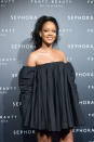 <p>Rihanna lució muy guapa y sexy con este vestido en el lanzamiento de la línea Fenty Beauty By Rihanna Paris de Sephora en París, Francia, pero a algunos fans no les gustó/ Getty Images </p>