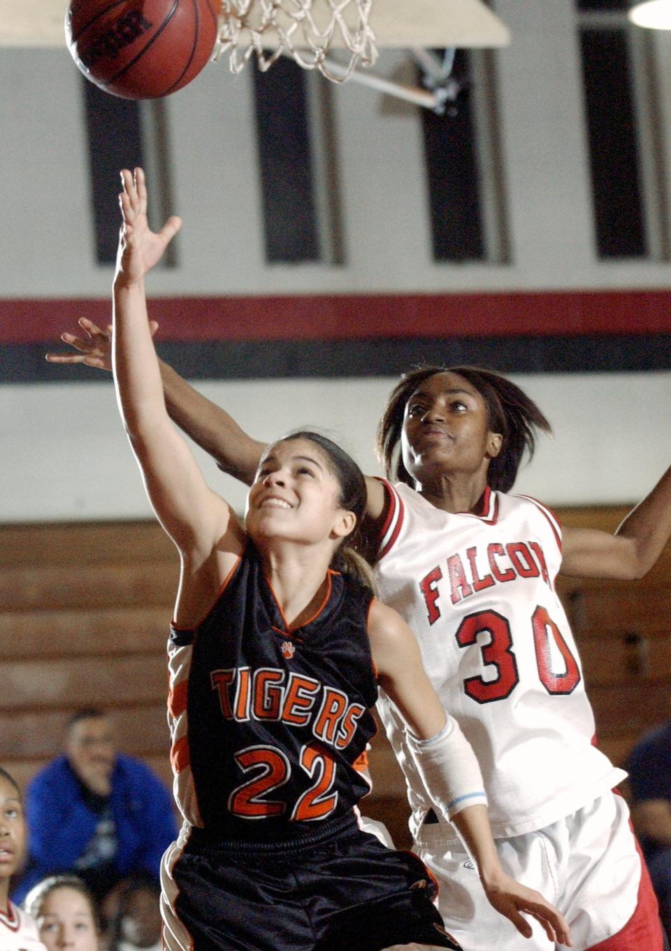 Southview's Samantha Ramirez slides a layup past LaToya Pringle in the first half Saturday, Feb. 27, 2004.