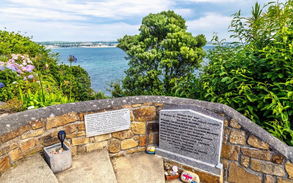 The memorial to the lifeboat crew; one is planned for the Union Star victims - Alamy