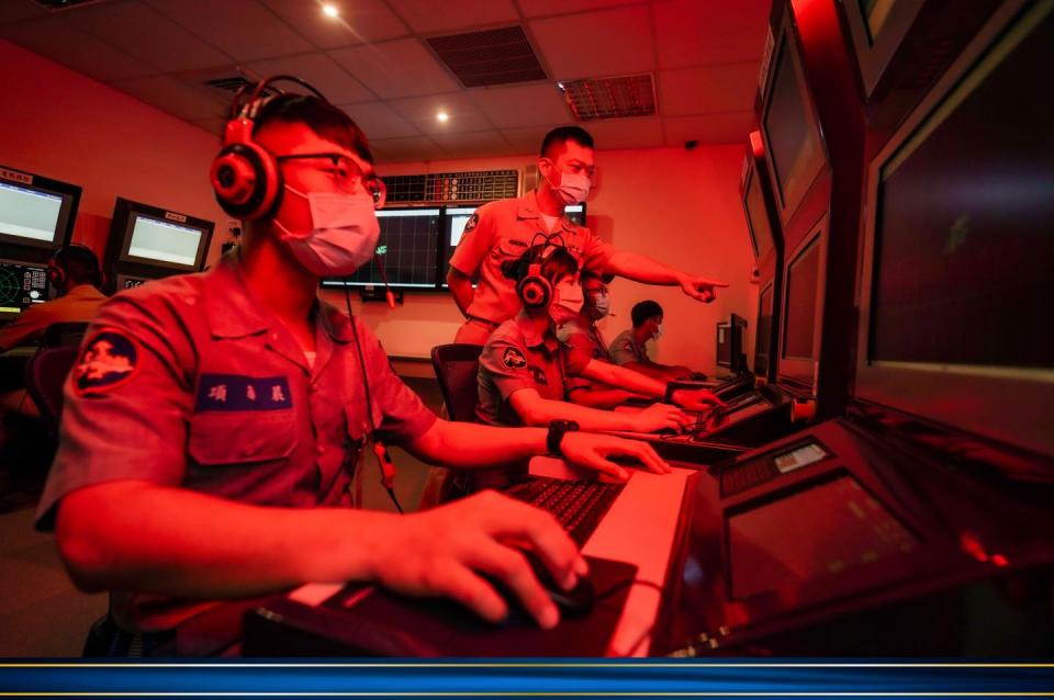 教育訓練暨準則發展指揮部平日負責雷達士官的培訓與測考工作。翻攝海軍臉書
