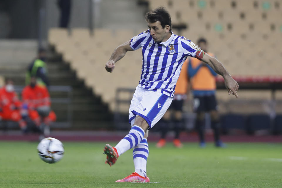 Real Sociedad's Mikel Oyarzabal scores his side's first goal with a penalty during the final of the 2020 Copa del Rey, or King's Cup, soccer match between Athletic Bilbao and Real Sociedad at Estadio de La Cartuja in Sevilla, Spain, Saturday April 3, 2021. The game is the rescheduled final of the 2019-2020 competition which was originally postponed due to the coronavirus pandemic. (AP Photo/Angel Fernandez)