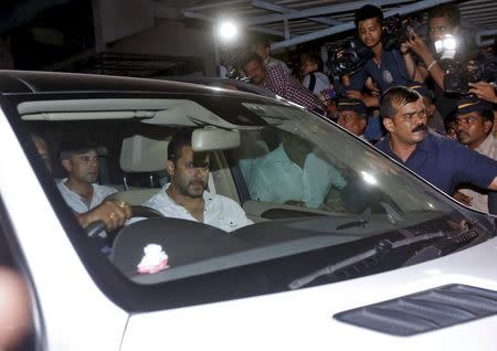 Bollywood actor Salman Khan sits in a car as he leaves a court in Mumbai, India, May 6, 2015. REUTERS/Shailesh Andrade