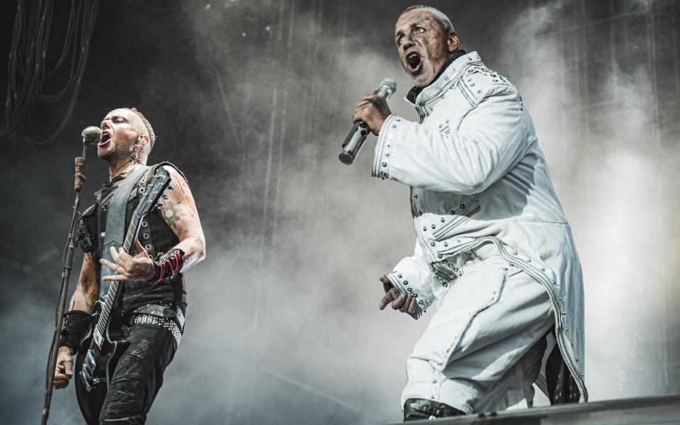 Rammstein haben für Balenciaga eine Playlist auf Apple Music kuratiert. (Bild: Avalon/PYMCA/Gonzales Photo/Nikolaj Bransholm/Universal Images Group via Getty Images)